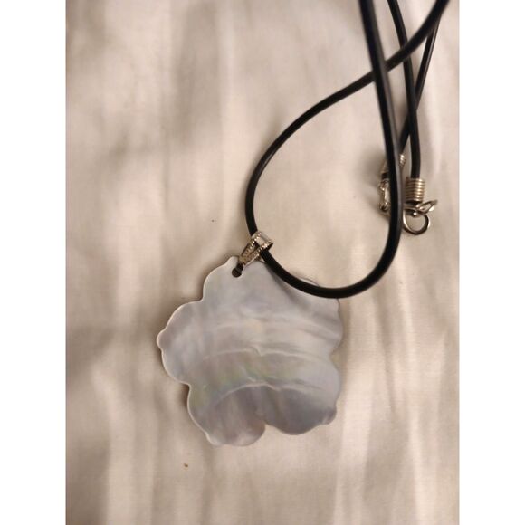 New hibiscus carved shell 1.5" pendant black cord 16" necklace purple tint - Picture 2 of 3